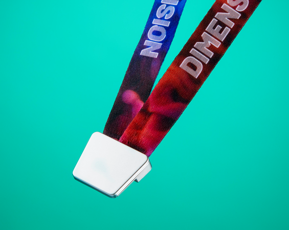 No-twist lanyards